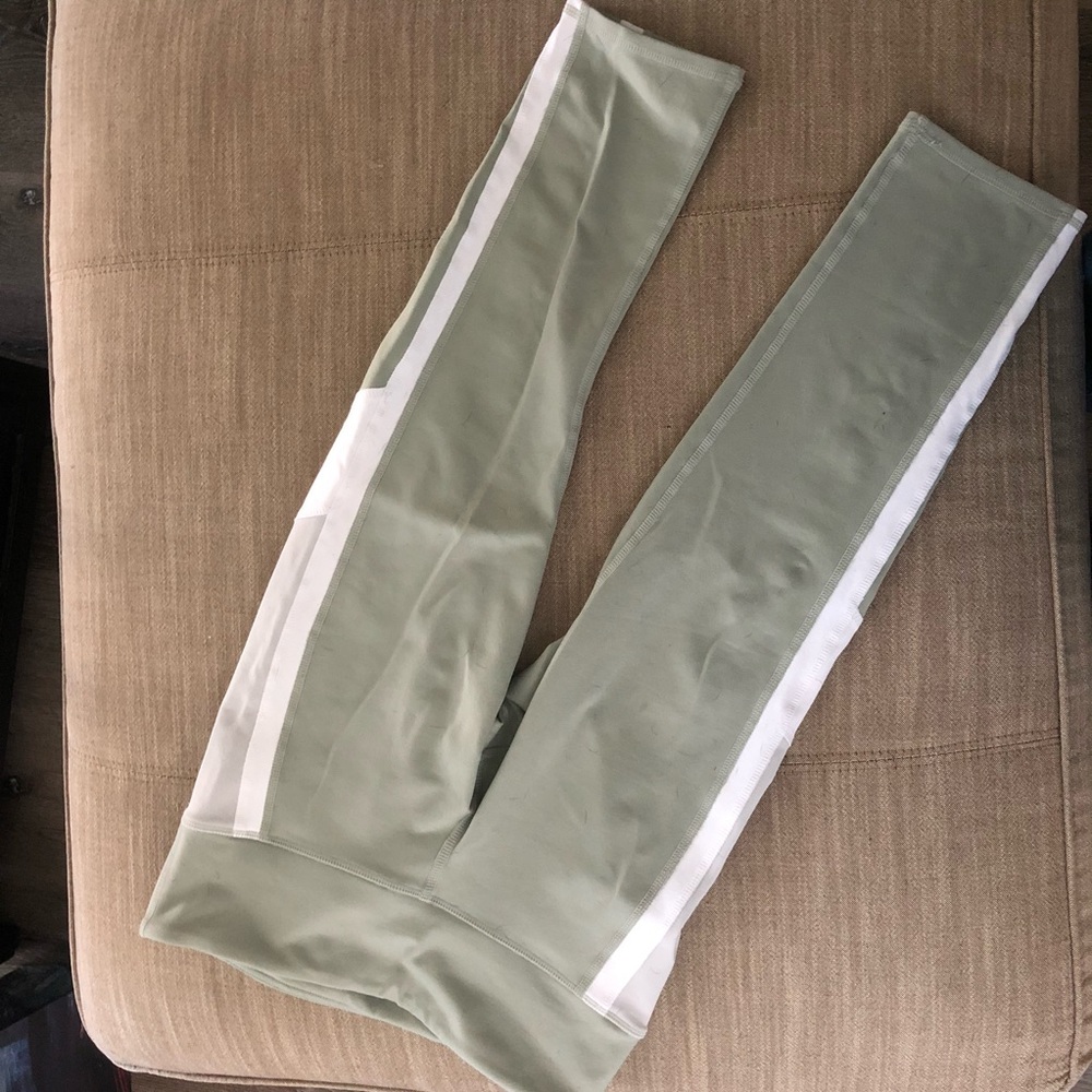 ALO Women Size Medium Green/White Cropped Leggings